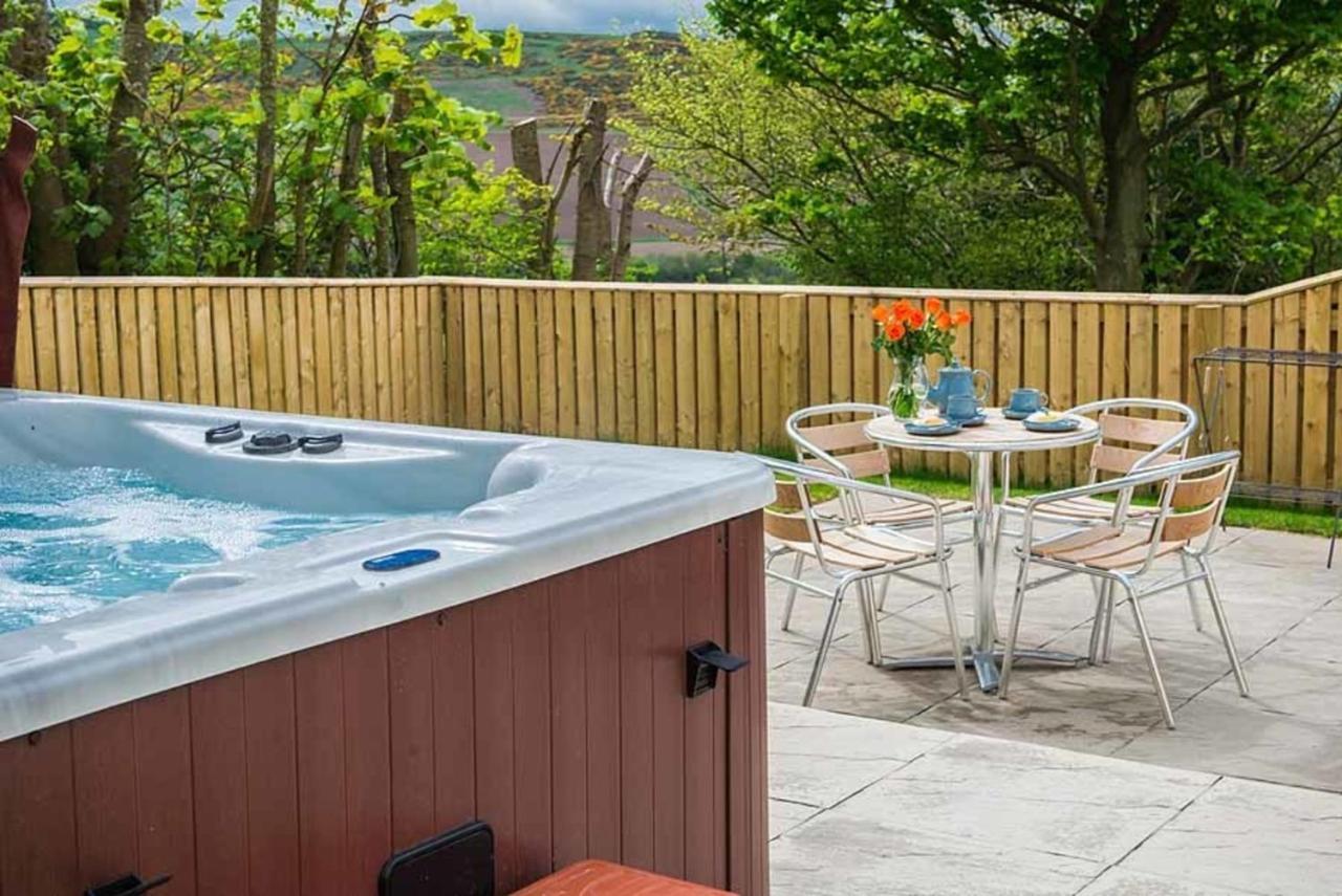 Douglas Fir Lodge With Hot Tub Near Cupar Fife Luthrie Zewnętrze zdjęcie