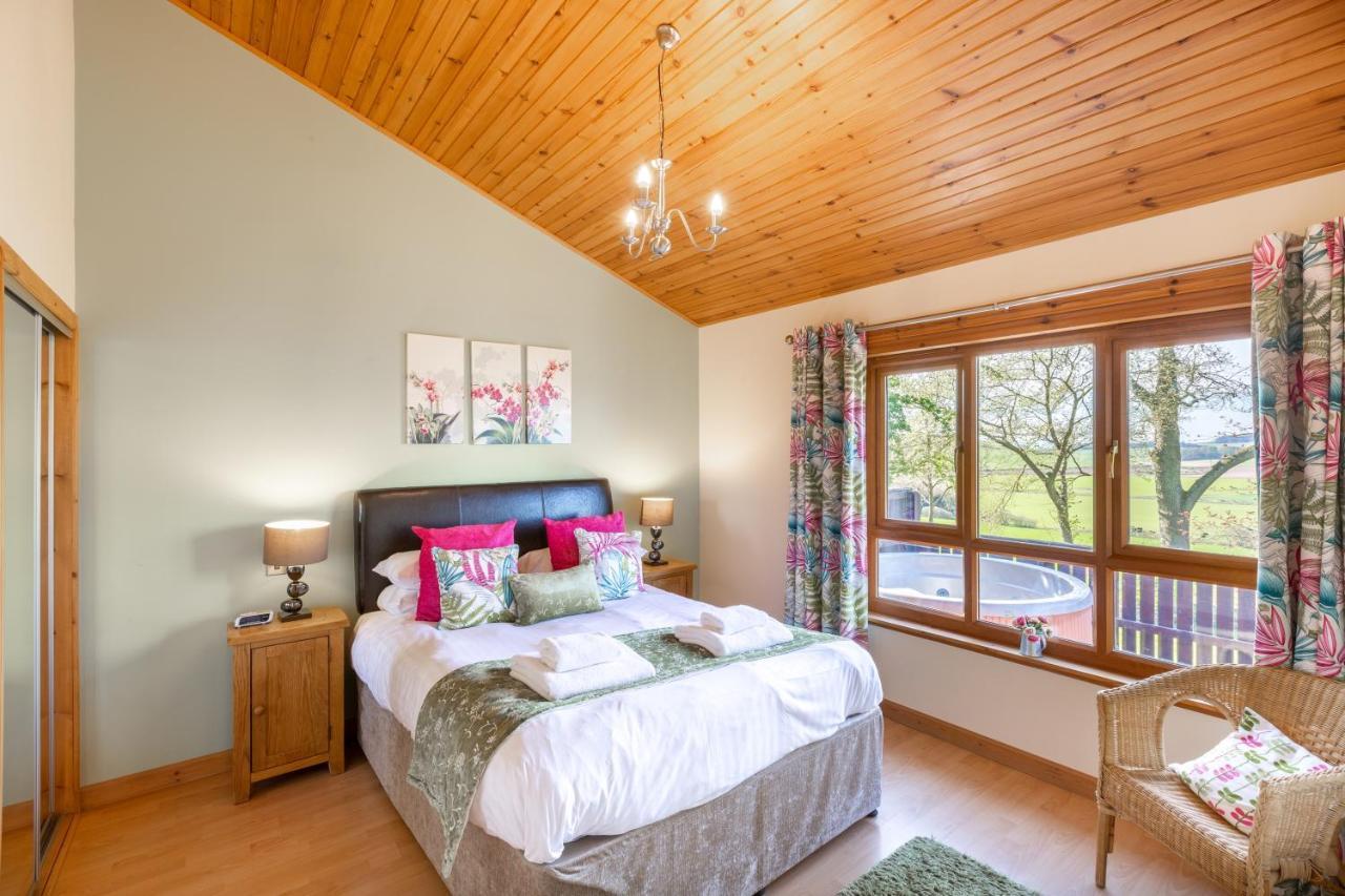 Douglas Fir Lodge With Hot Tub Near Cupar Fife Luthrie Zewnętrze zdjęcie