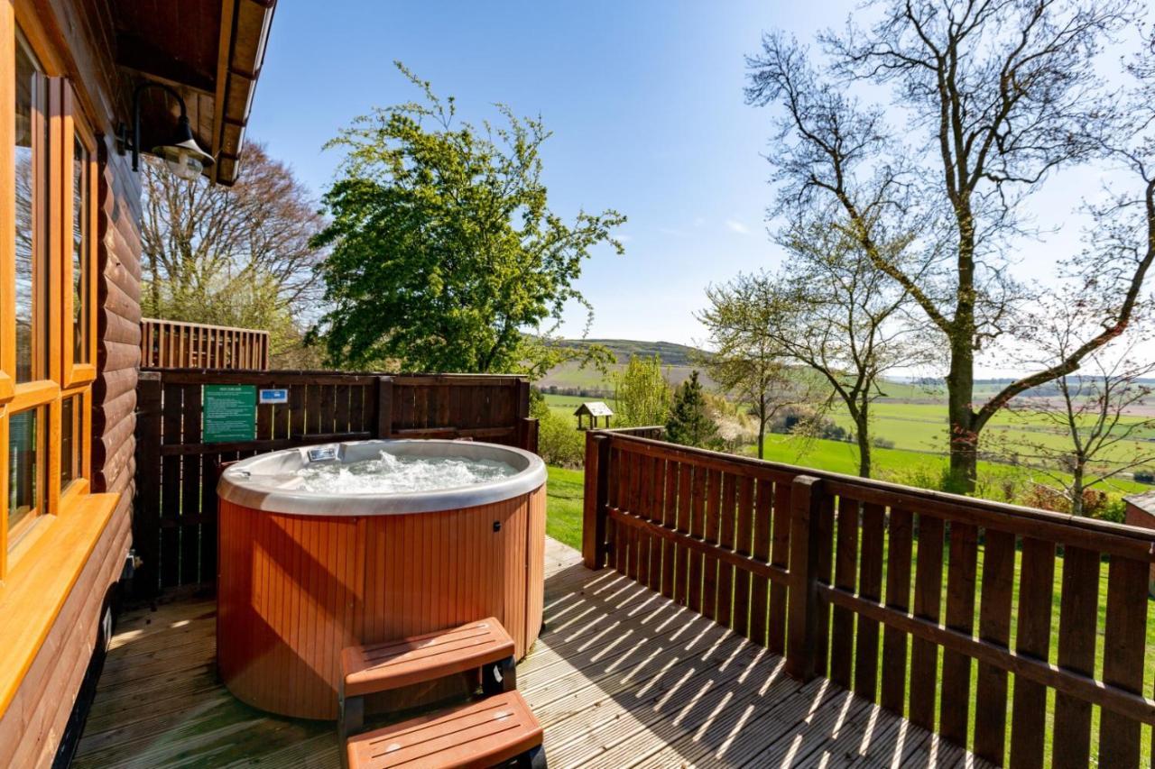 Douglas Fir Lodge With Hot Tub Near Cupar Fife Luthrie Zewnętrze zdjęcie