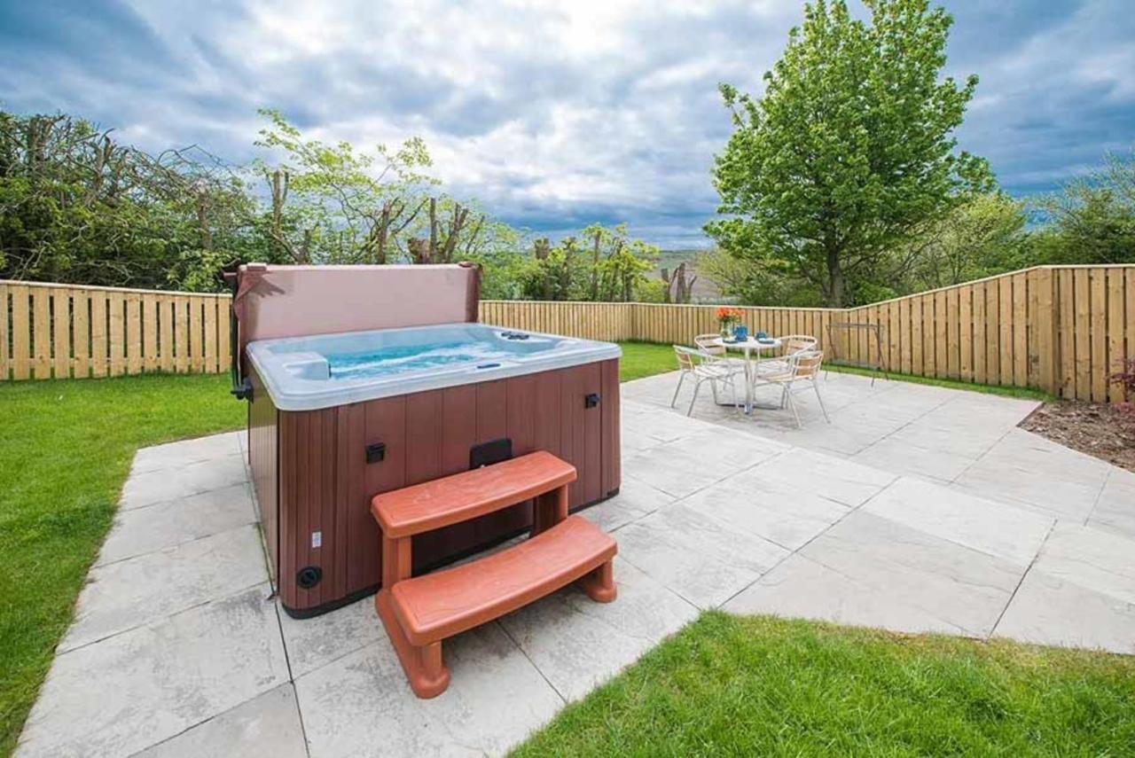 Douglas Fir Lodge With Hot Tub Near Cupar Fife Luthrie Zewnętrze zdjęcie